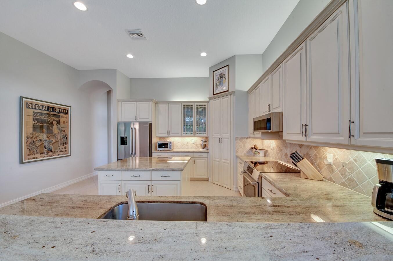 9867 Bluefield Drive