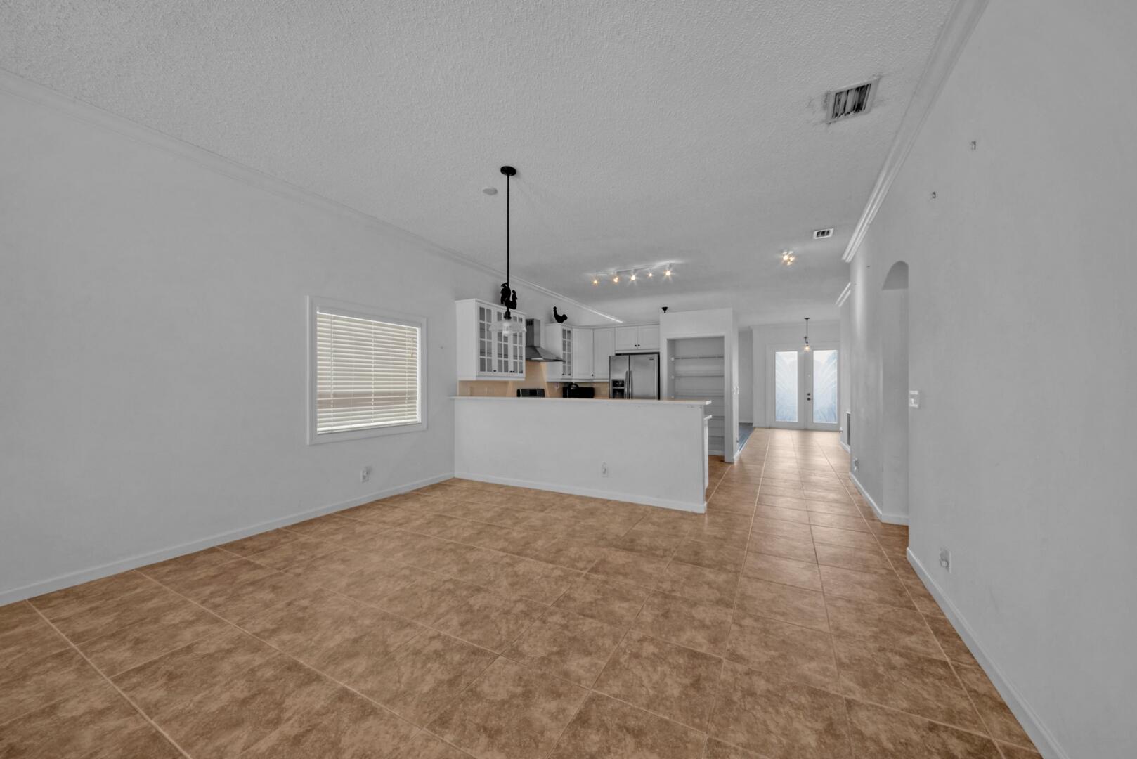212 Kensington Way