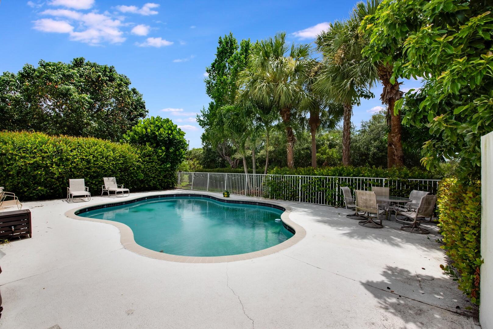 212 Kensington Way