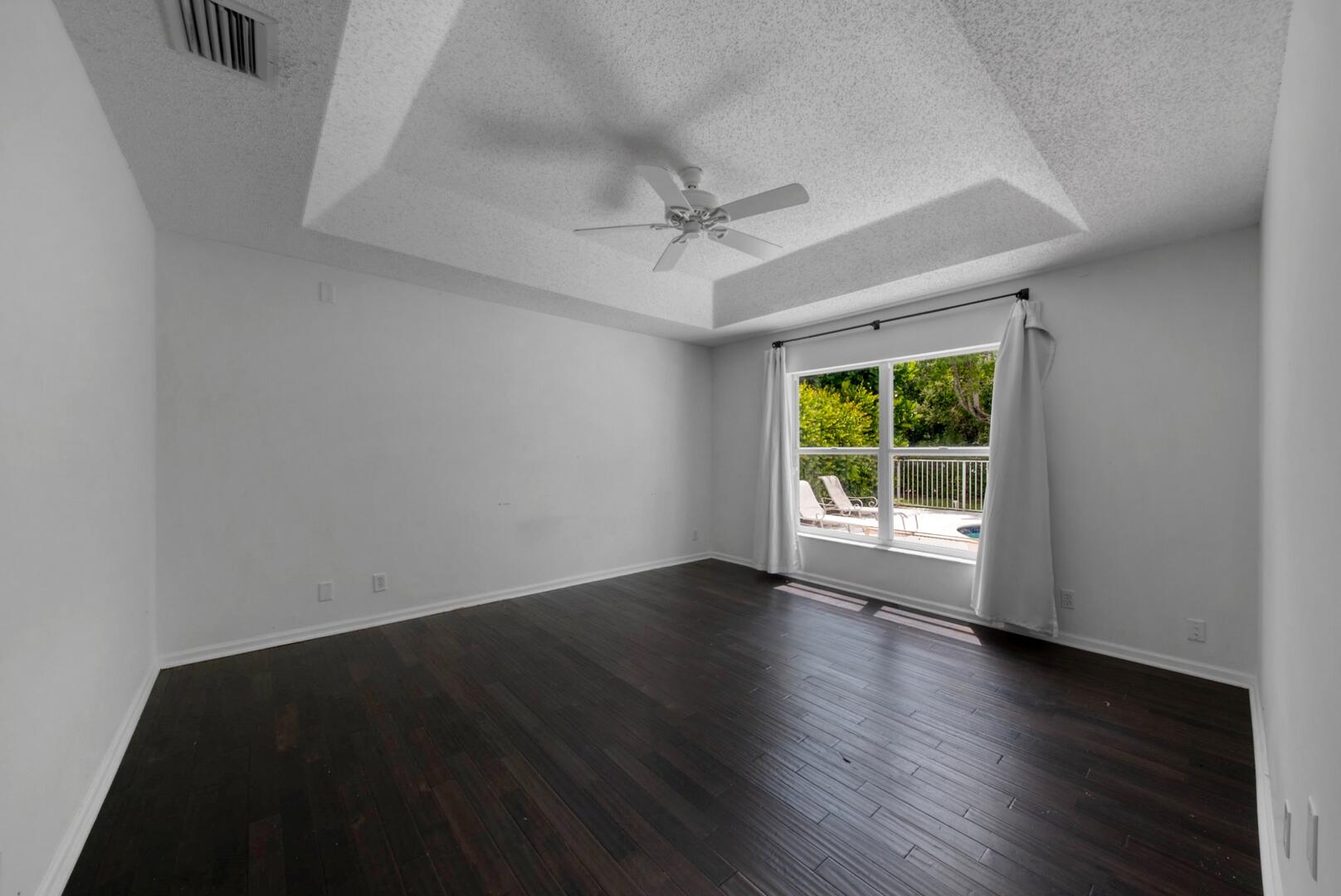 212 Kensington Way