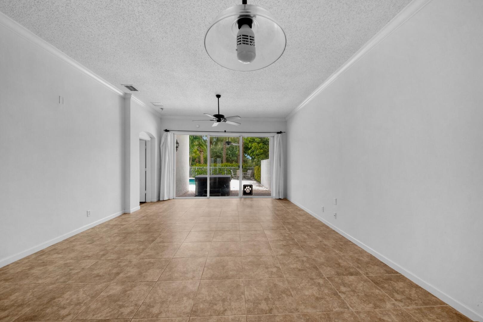 212 Kensington Way