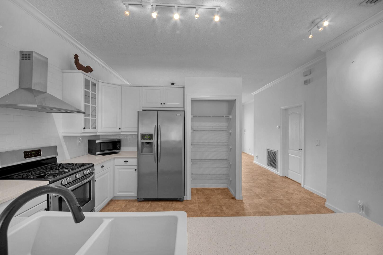 212 Kensington Way