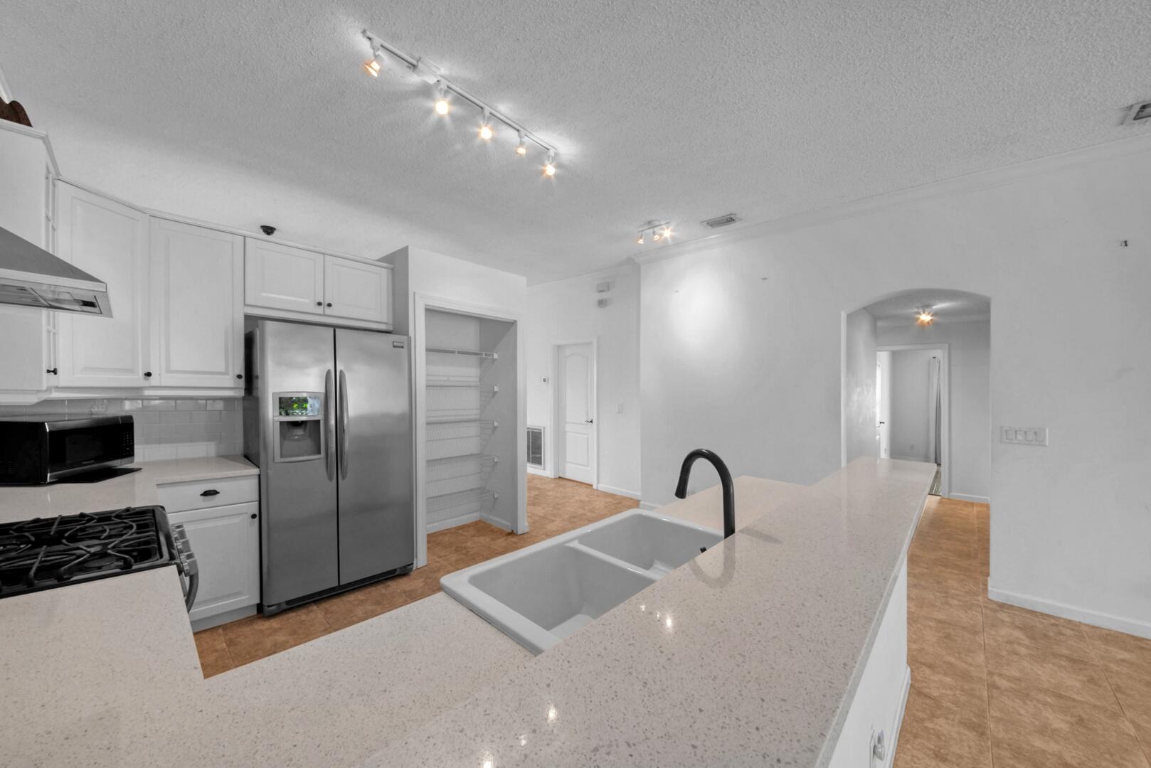 212 Kensington Way