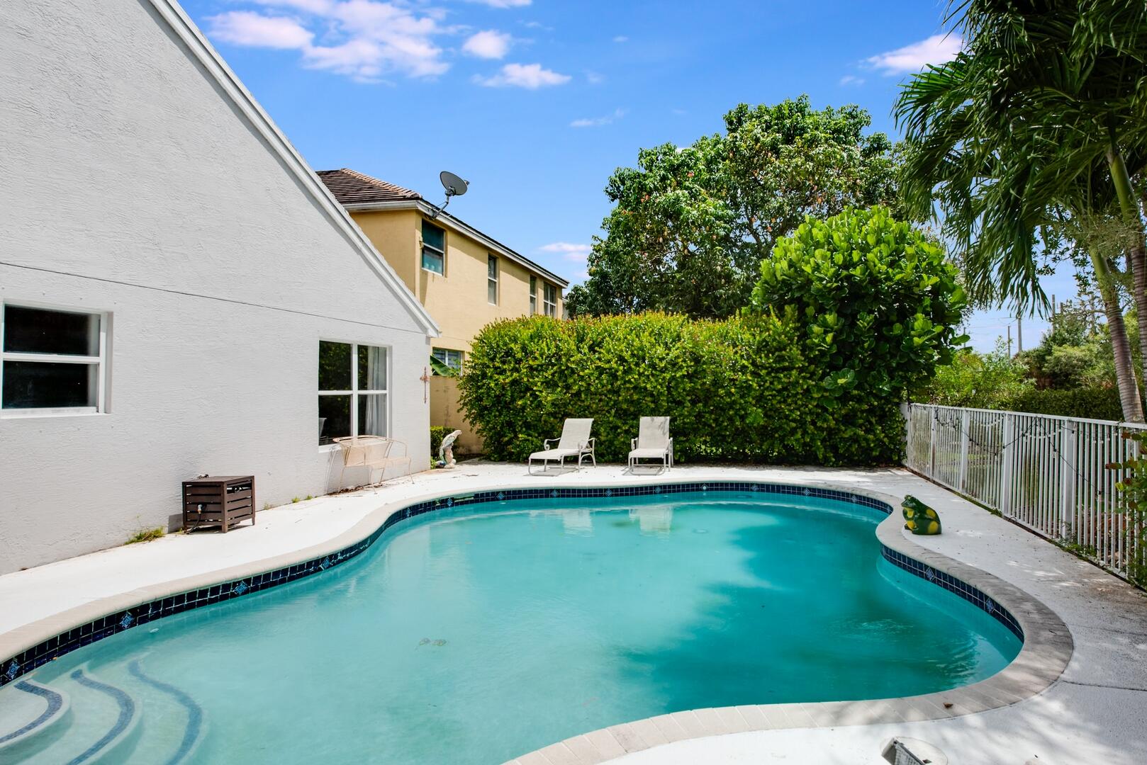 212 Kensington Way