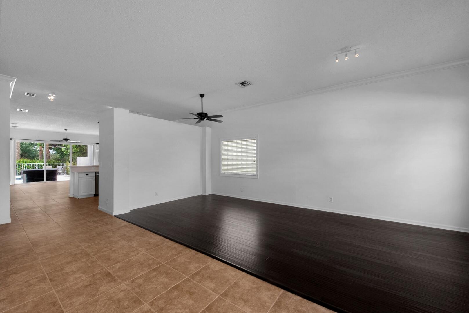 212 Kensington Way