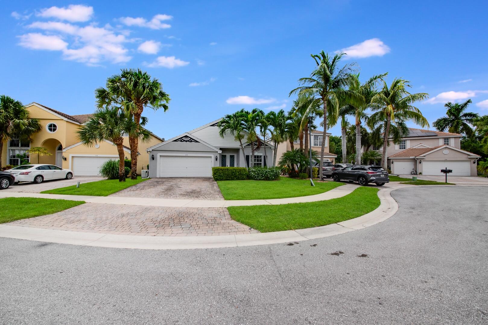 212 Kensington Way