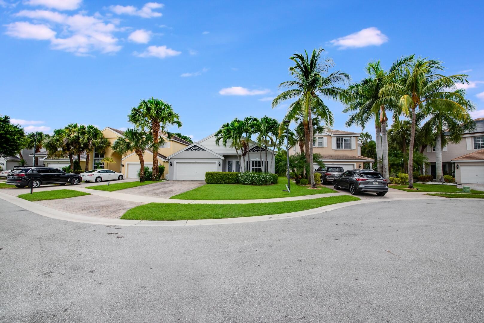 212 Kensington Way