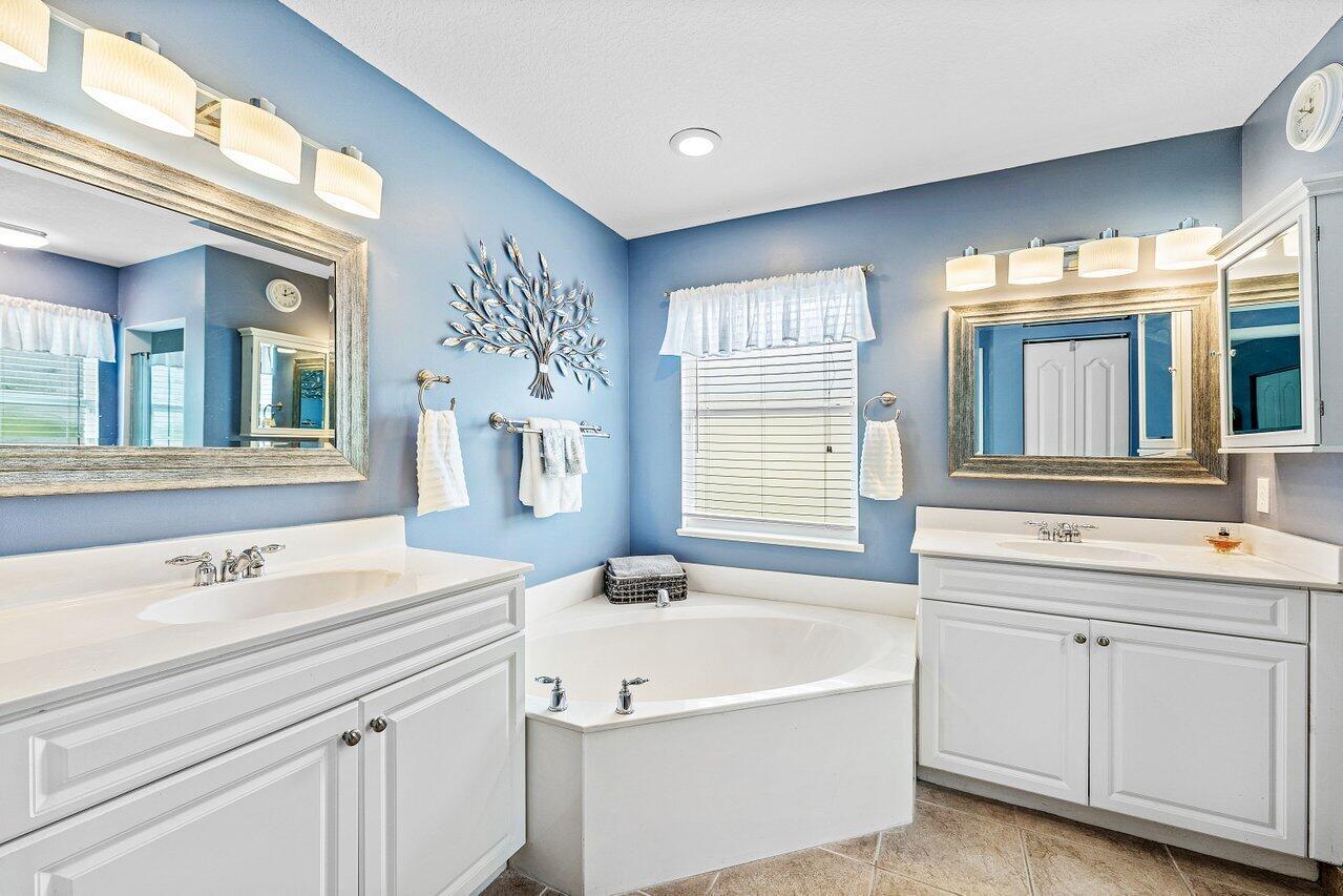 8828 SW Horizon Court