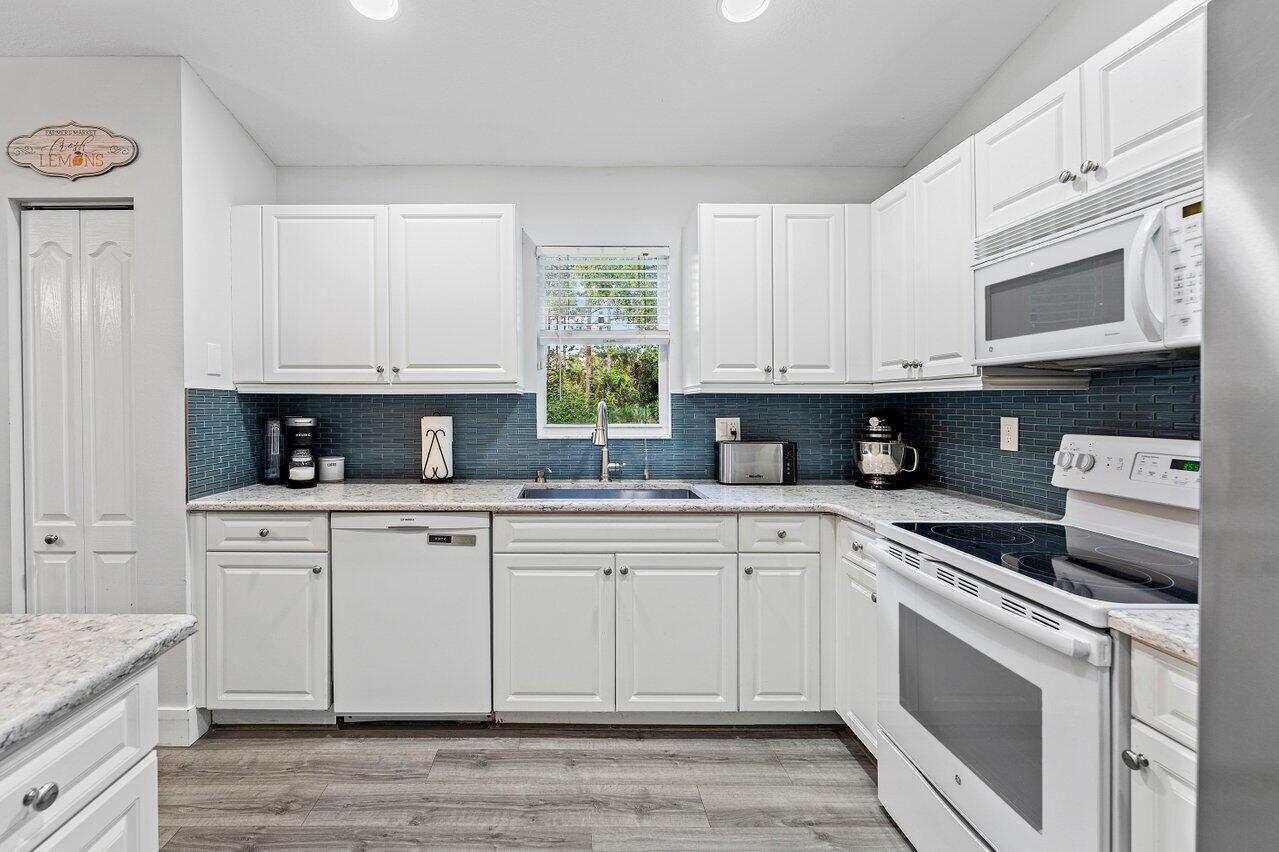 8828 SW Horizon Court