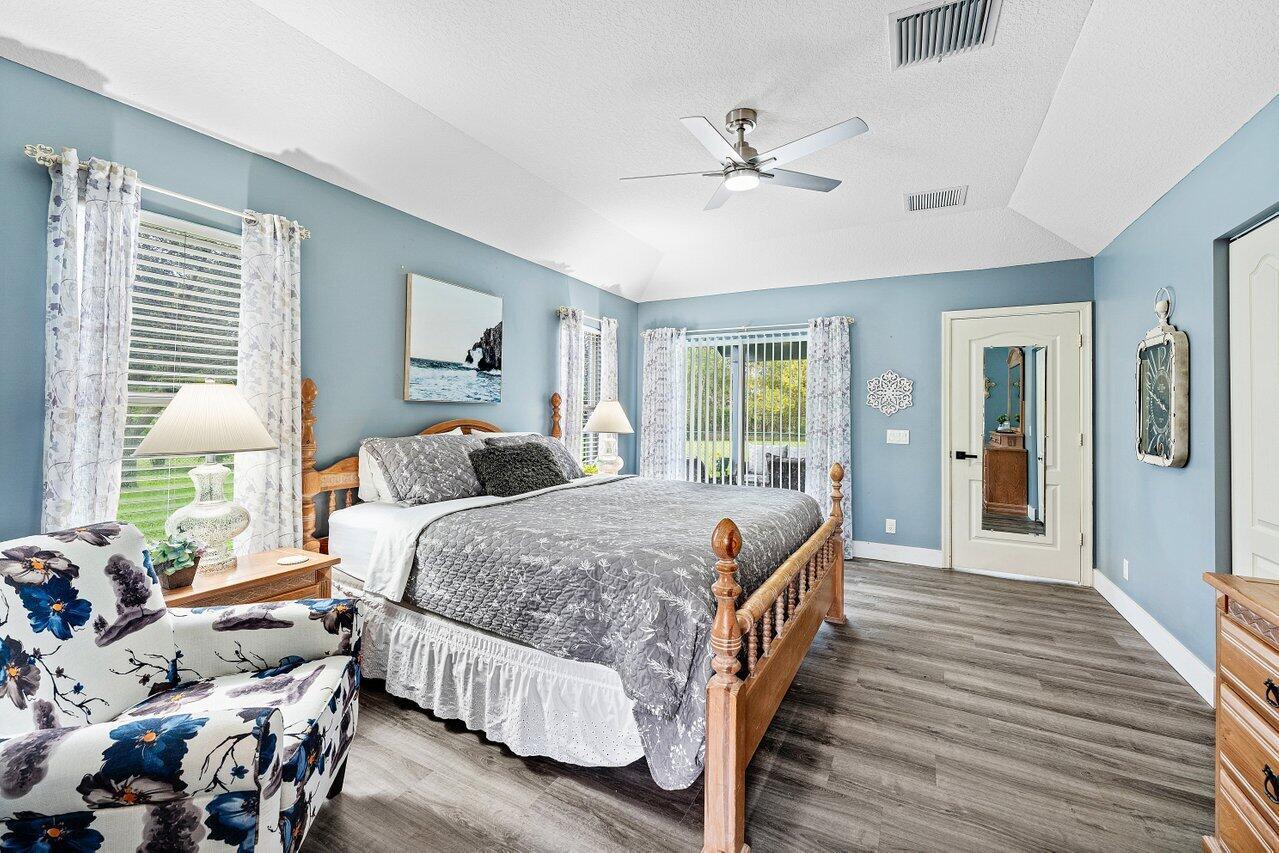 8828 SW Horizon Court