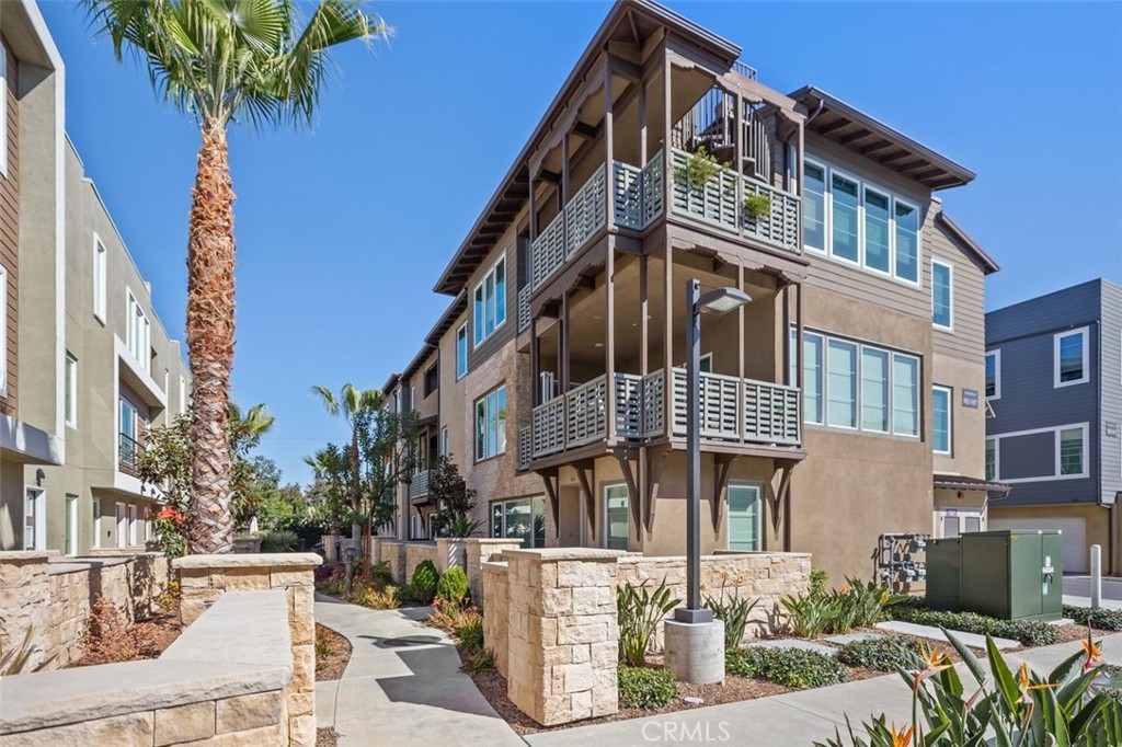 982 Doheny Way