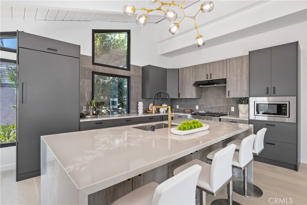 2568 Bonita Way