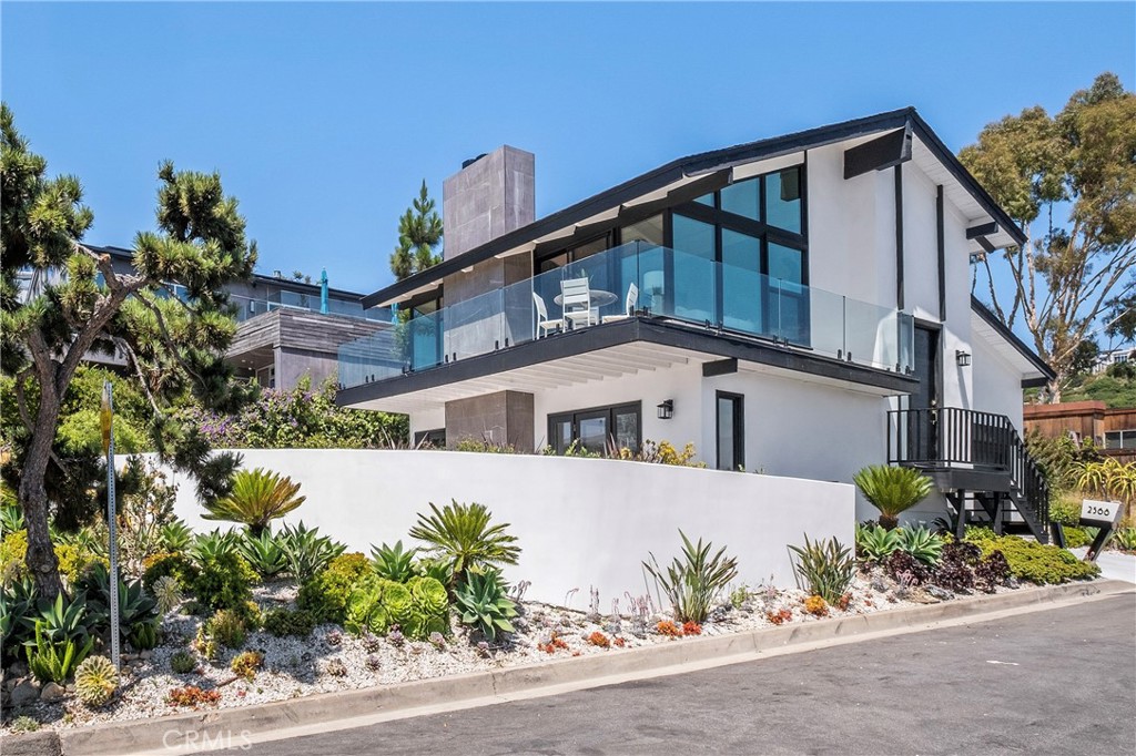 2568 Bonita Way