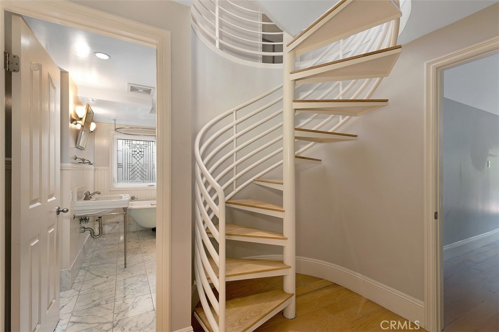 135 Sunset Terrace