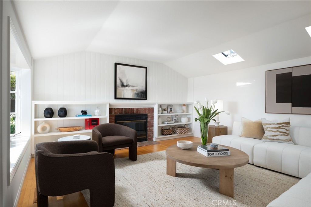 2130 Glenneyre Street