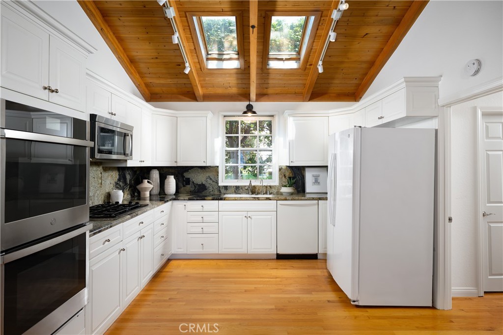 2130 Glenneyre Street