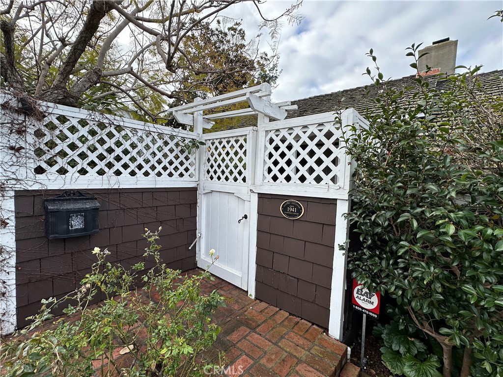 1575 Glenneyre Street