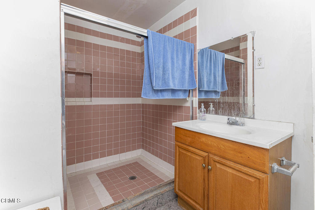 1131 N Mariposa Street