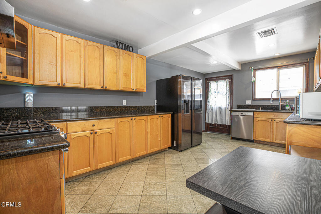 1131 N Mariposa Street