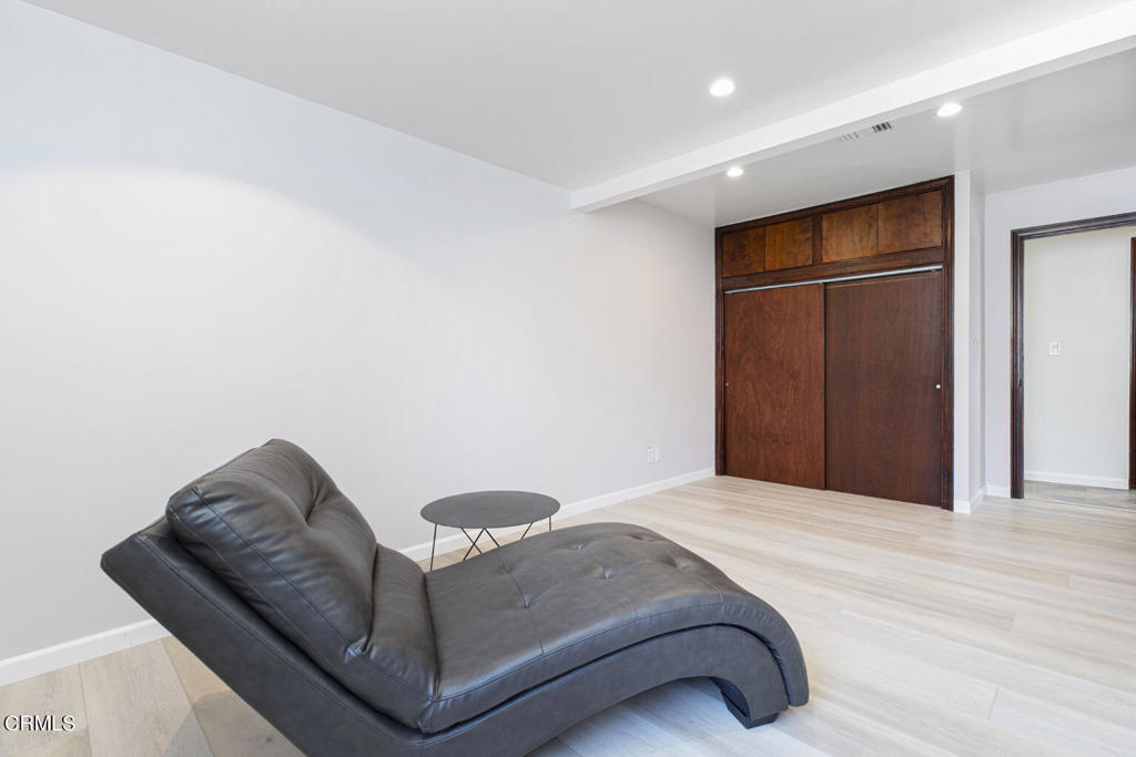 1131 N Mariposa Street