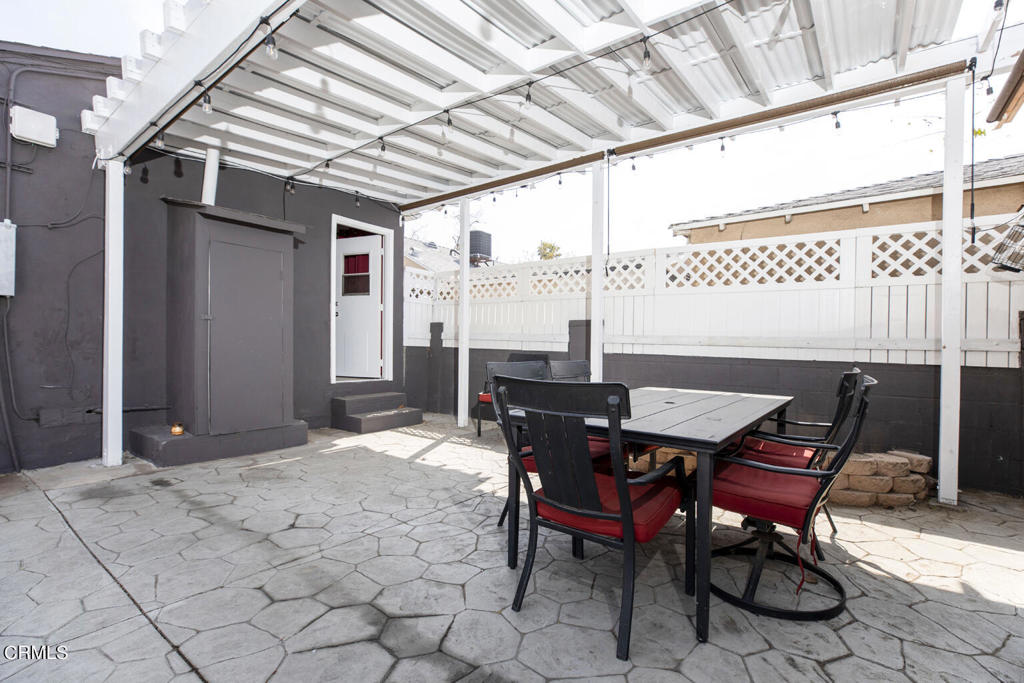 1131 N Mariposa Street