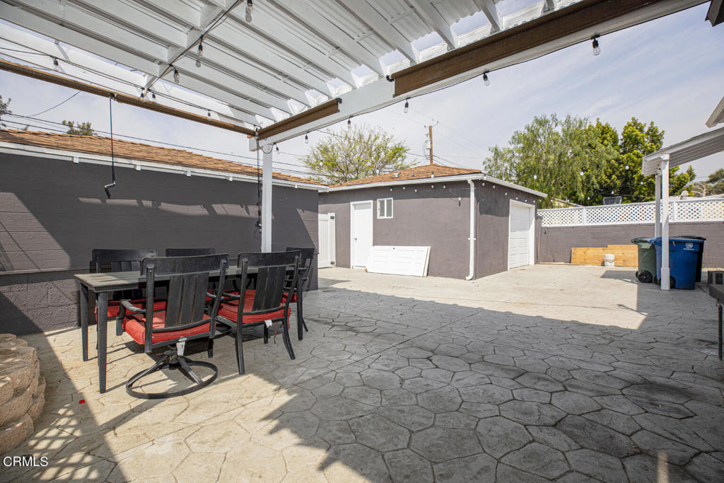 1131 N Mariposa Street