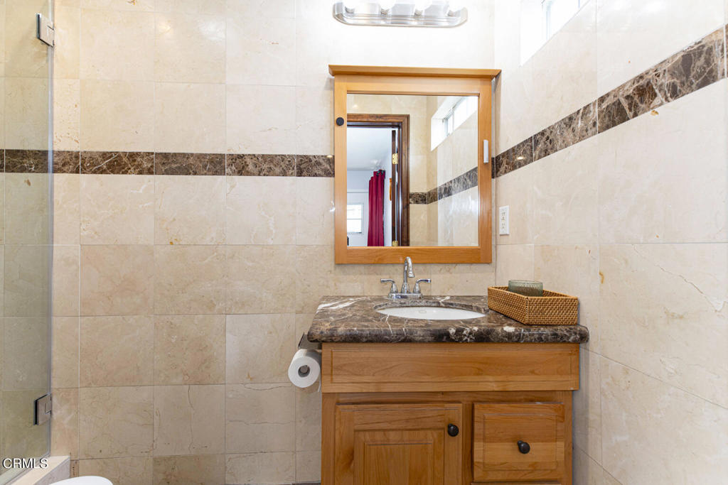 1131 N Mariposa Street