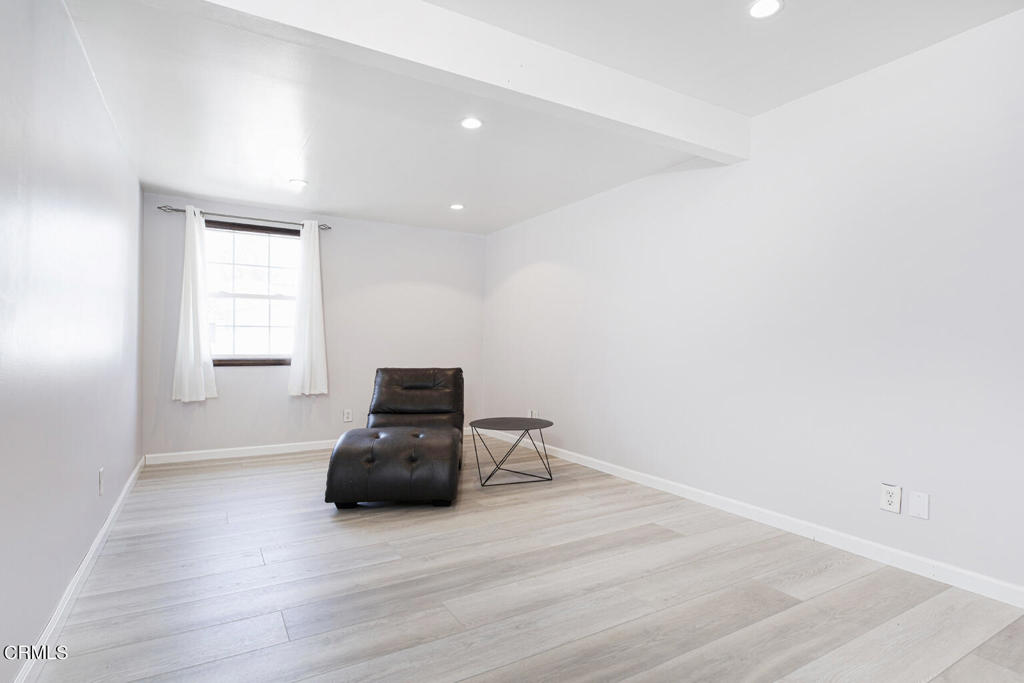 1131 N Mariposa Street