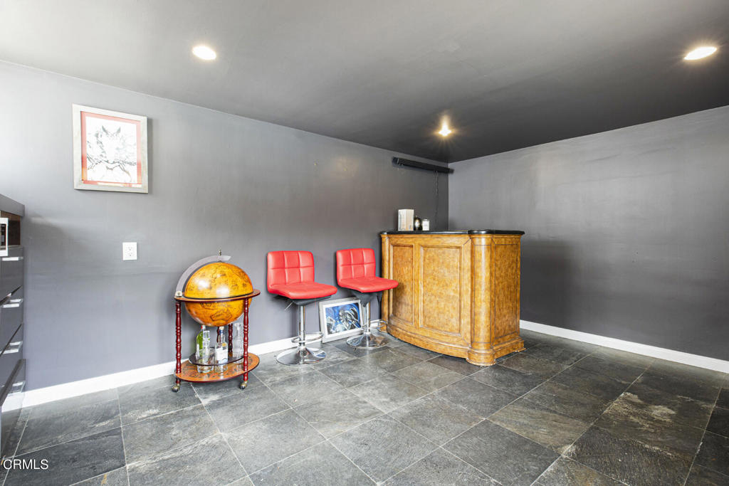 1131 N Mariposa Street