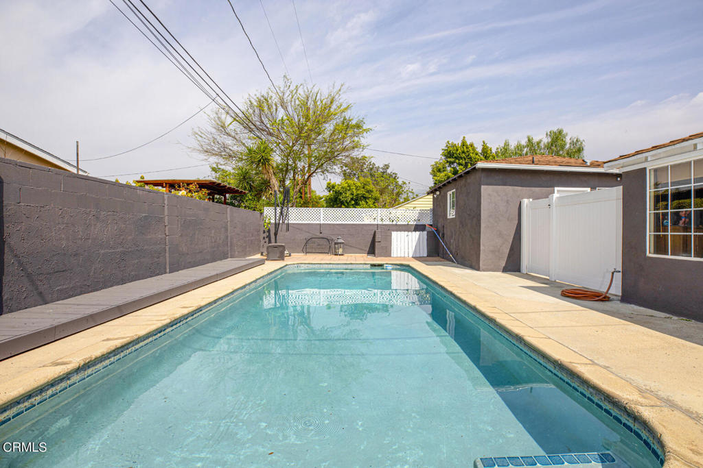 1131 N Mariposa Street