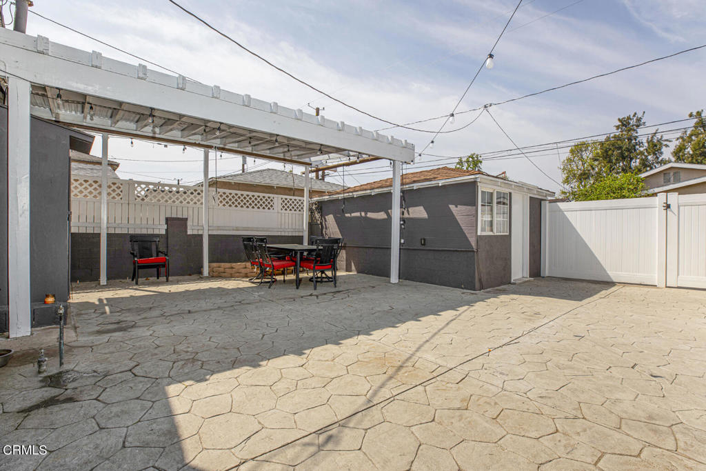 1131 N Mariposa Street