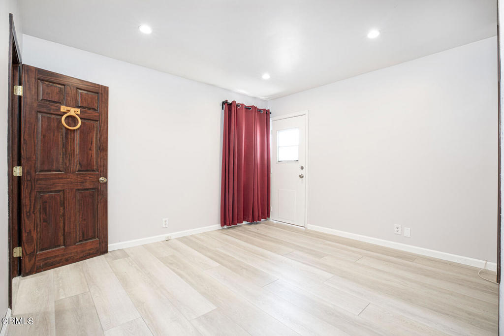 1131 N Mariposa Street