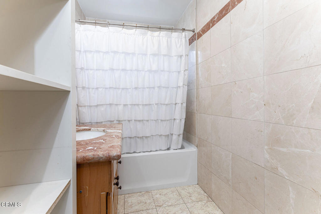 1131 N Mariposa Street