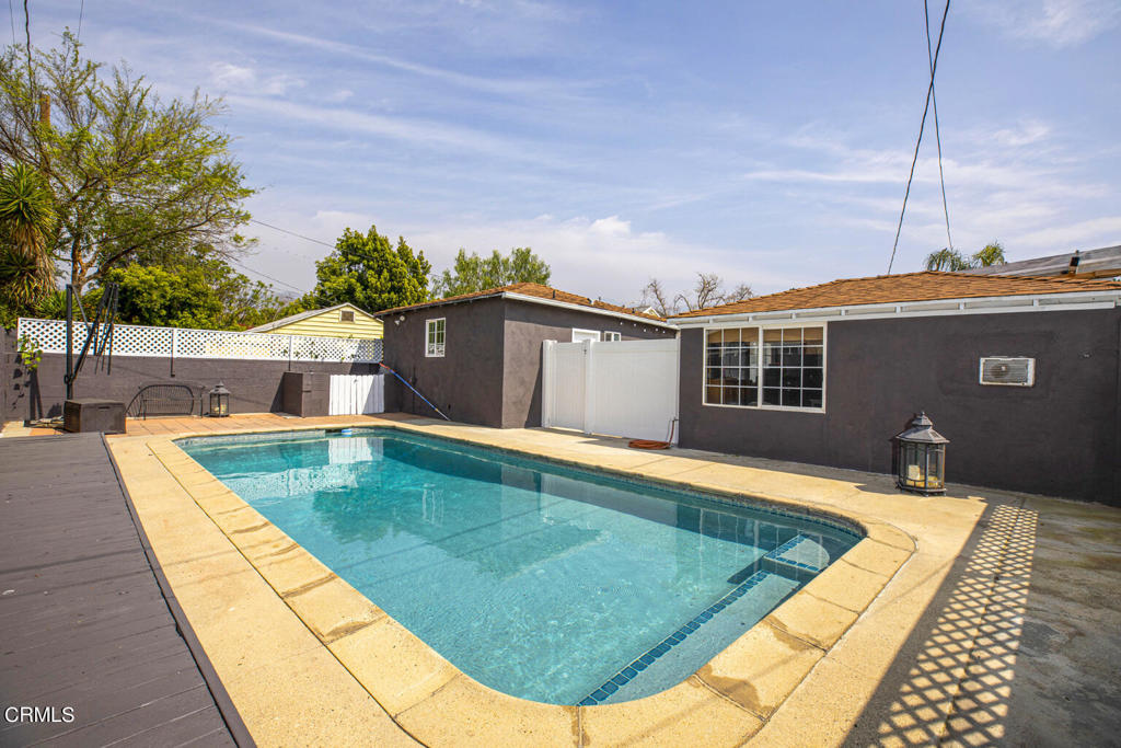 1131 N Mariposa Street