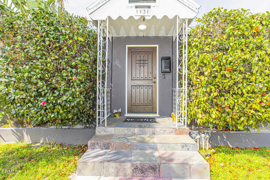 1131 N Mariposa Street