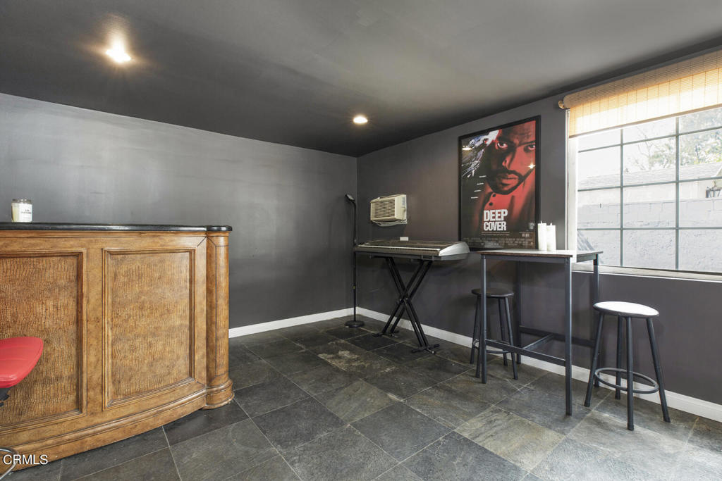 1131 N Mariposa Street