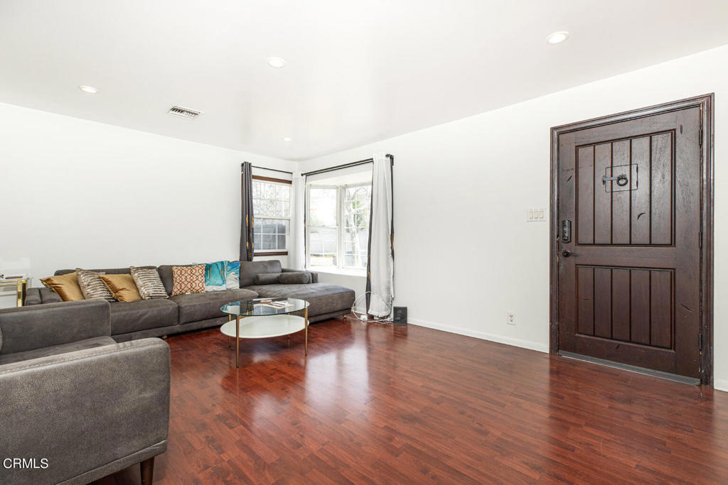 1131 N Mariposa Street