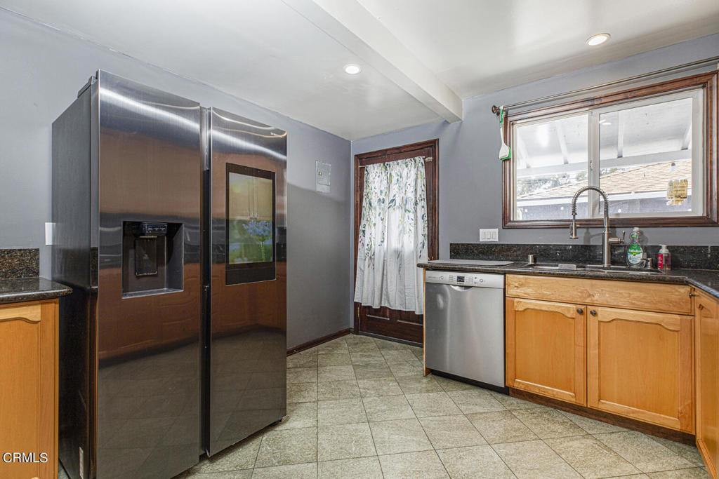 1131 N Mariposa Street