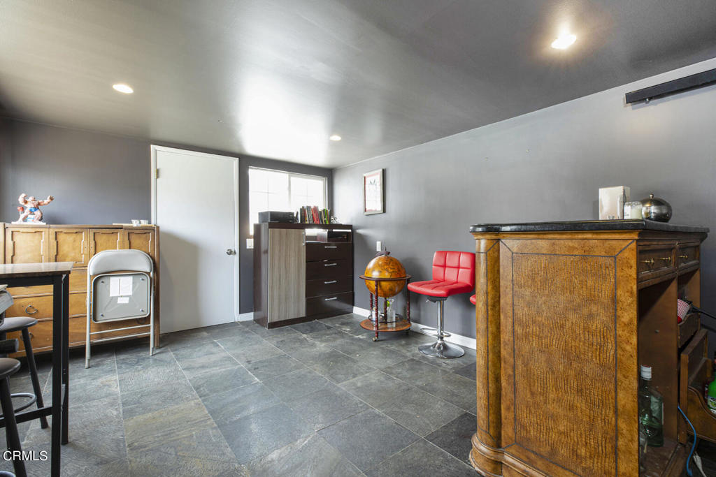 1131 N Mariposa Street