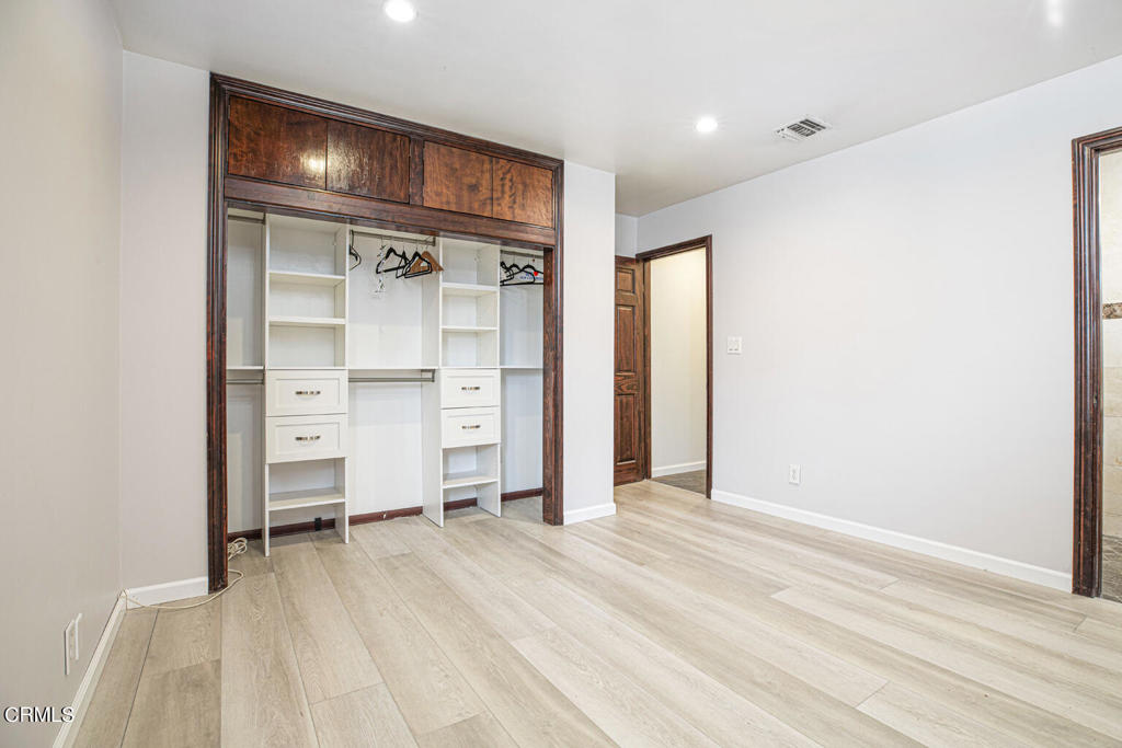 1131 N Mariposa Street