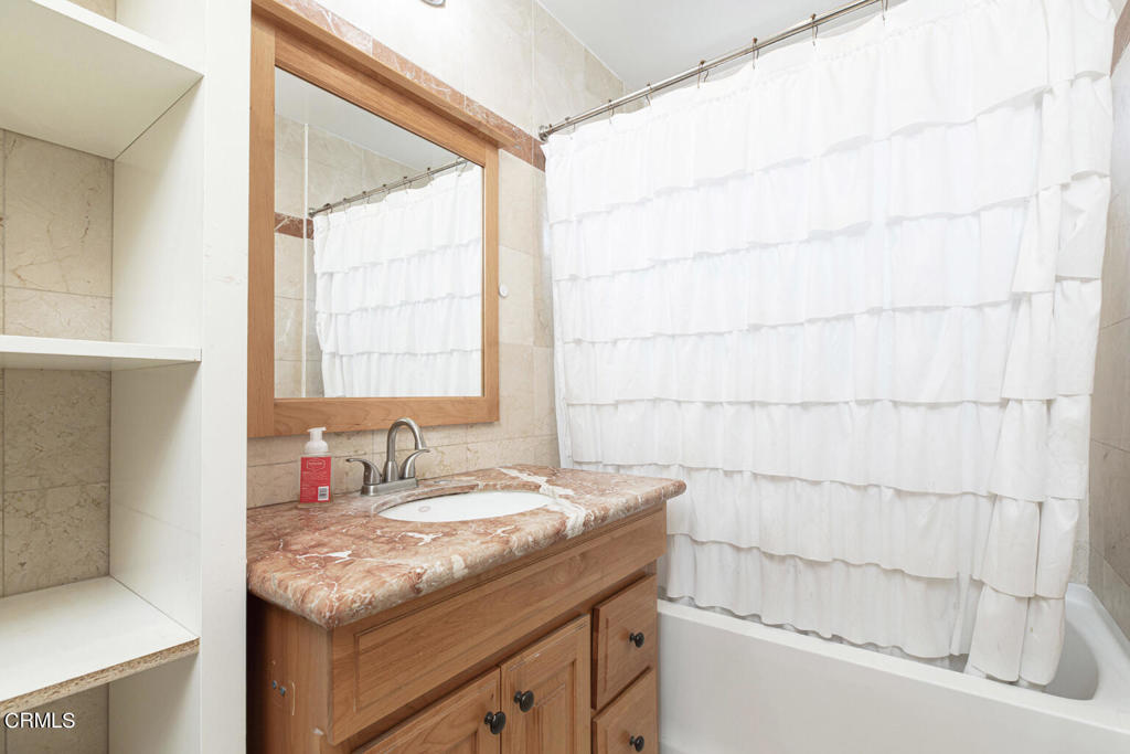 1131 N Mariposa Street