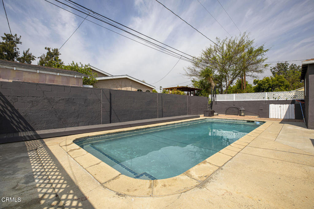 1131 N Mariposa Street