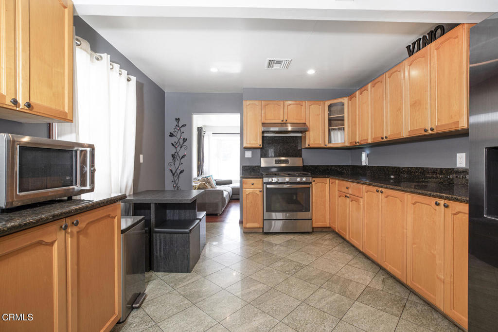 1131 N Mariposa Street