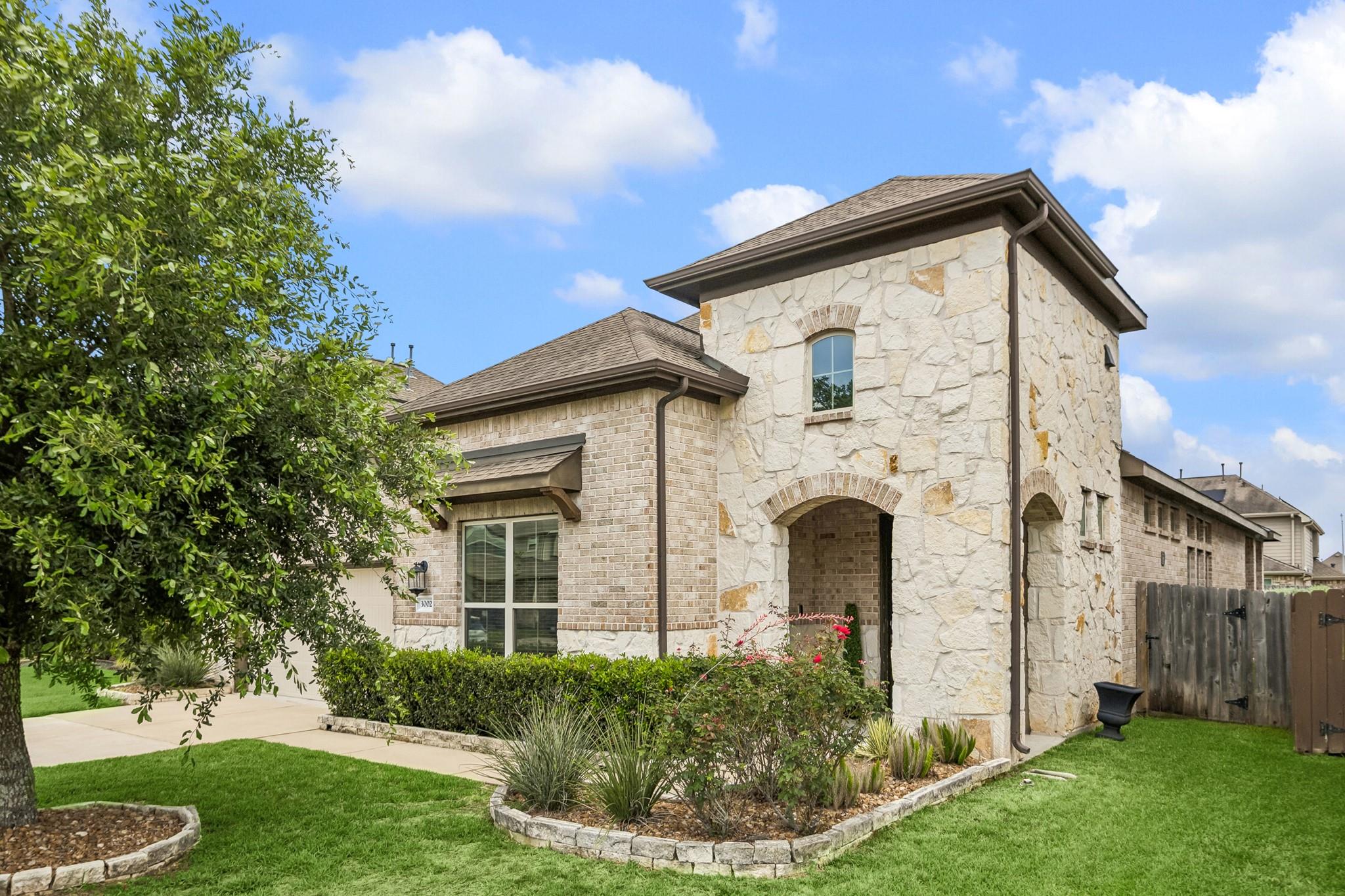 3002 Golden Honey Lane