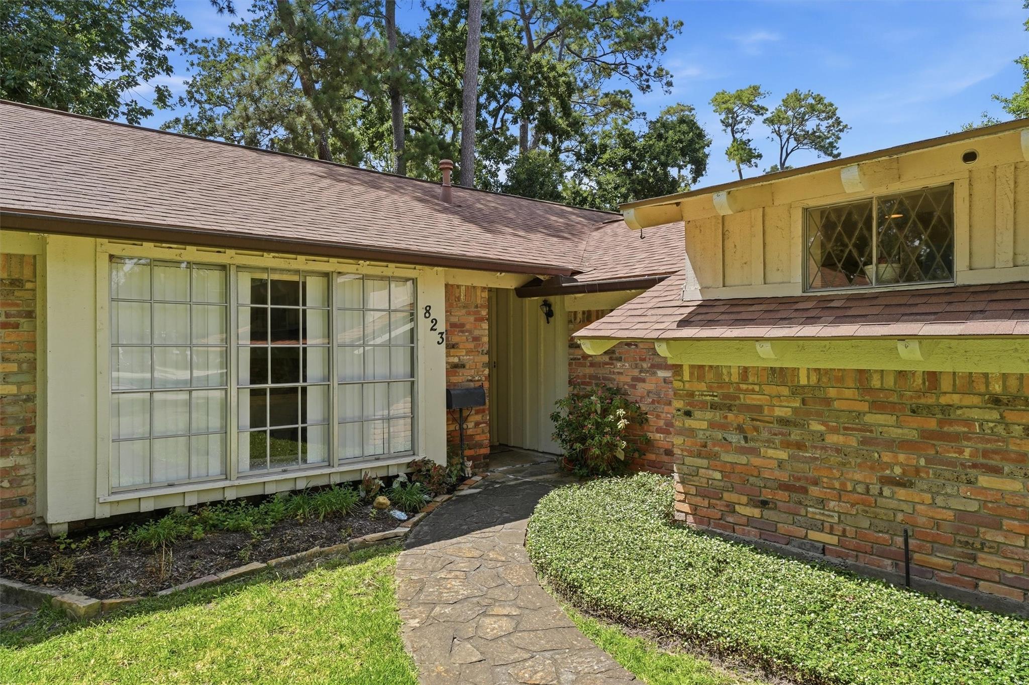 823 Saint George Lane