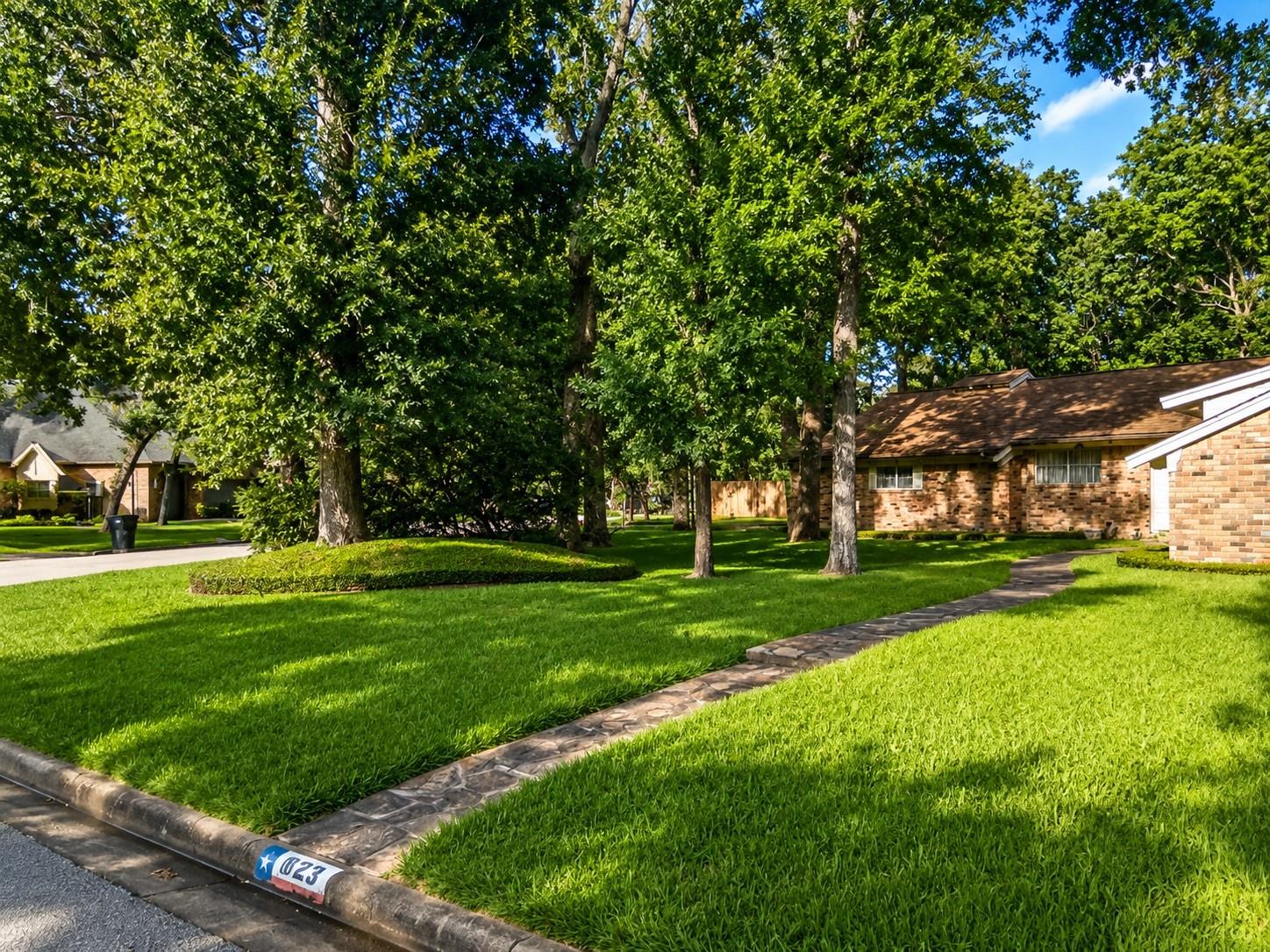 823 Saint George Lane