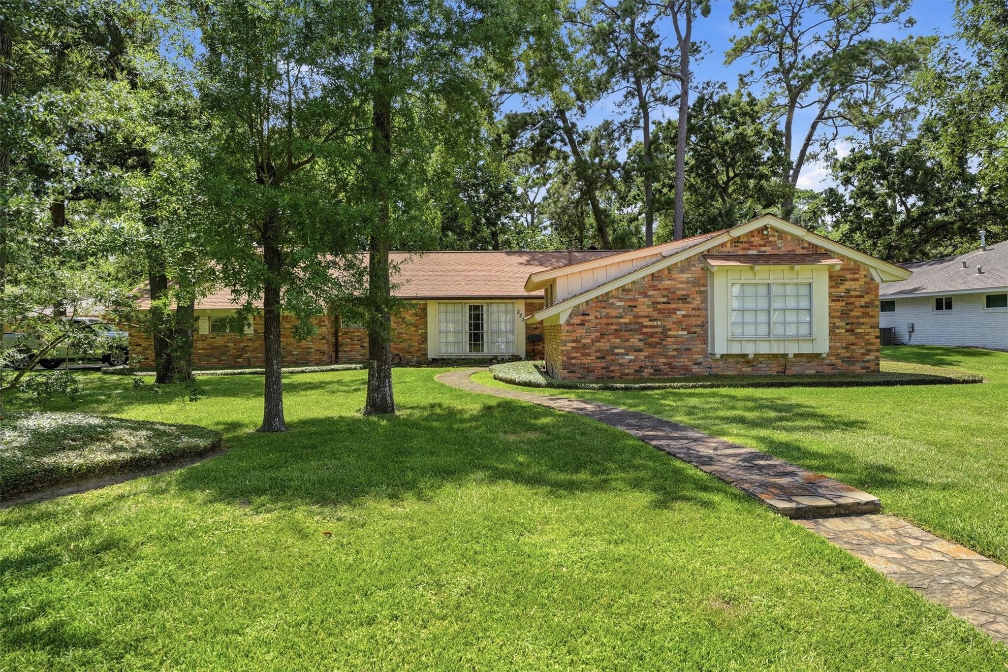 823 Saint George Lane
