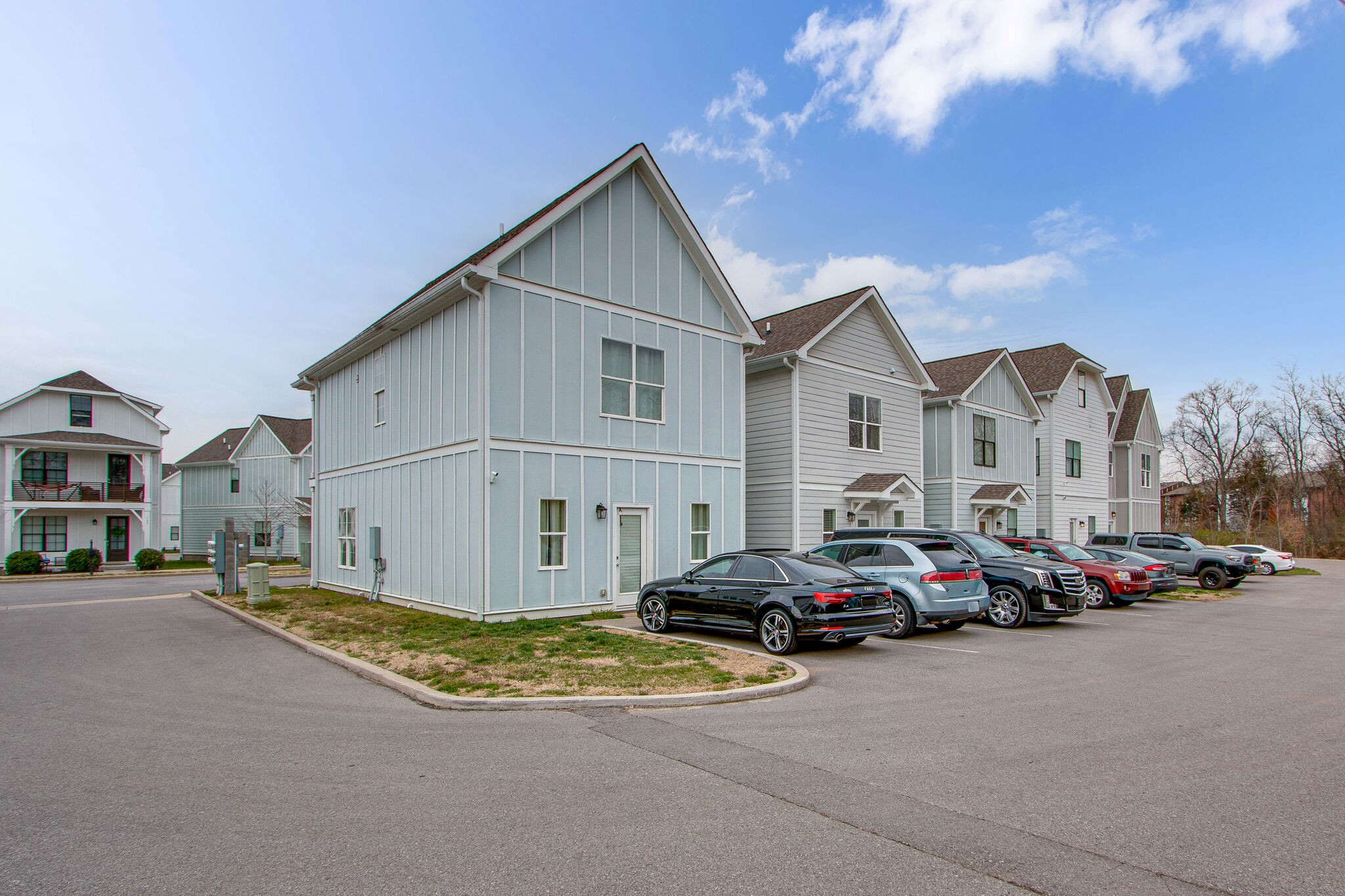706 Cottage Park Dr
