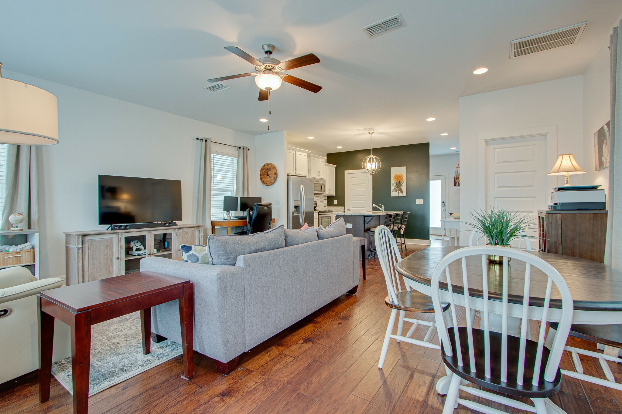 706 Cottage Park Dr