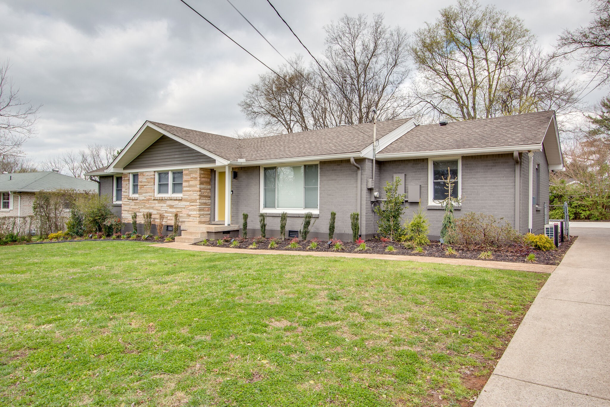 723 Robert Burns Dr